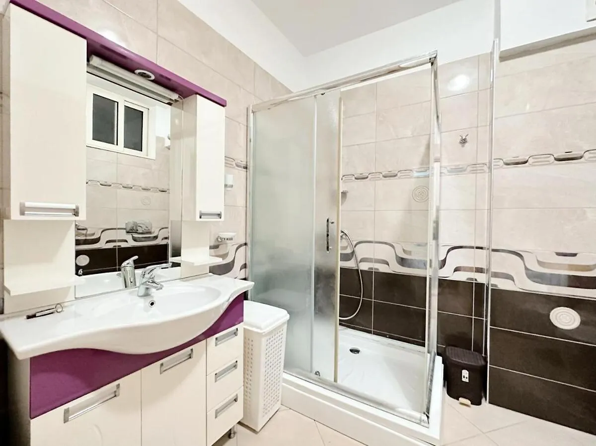 Apartment 102 Bllok Albanien