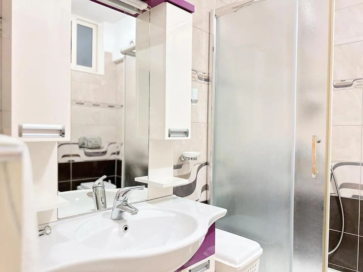 Apartment 102 Bllok 0*, Tirana Albanien